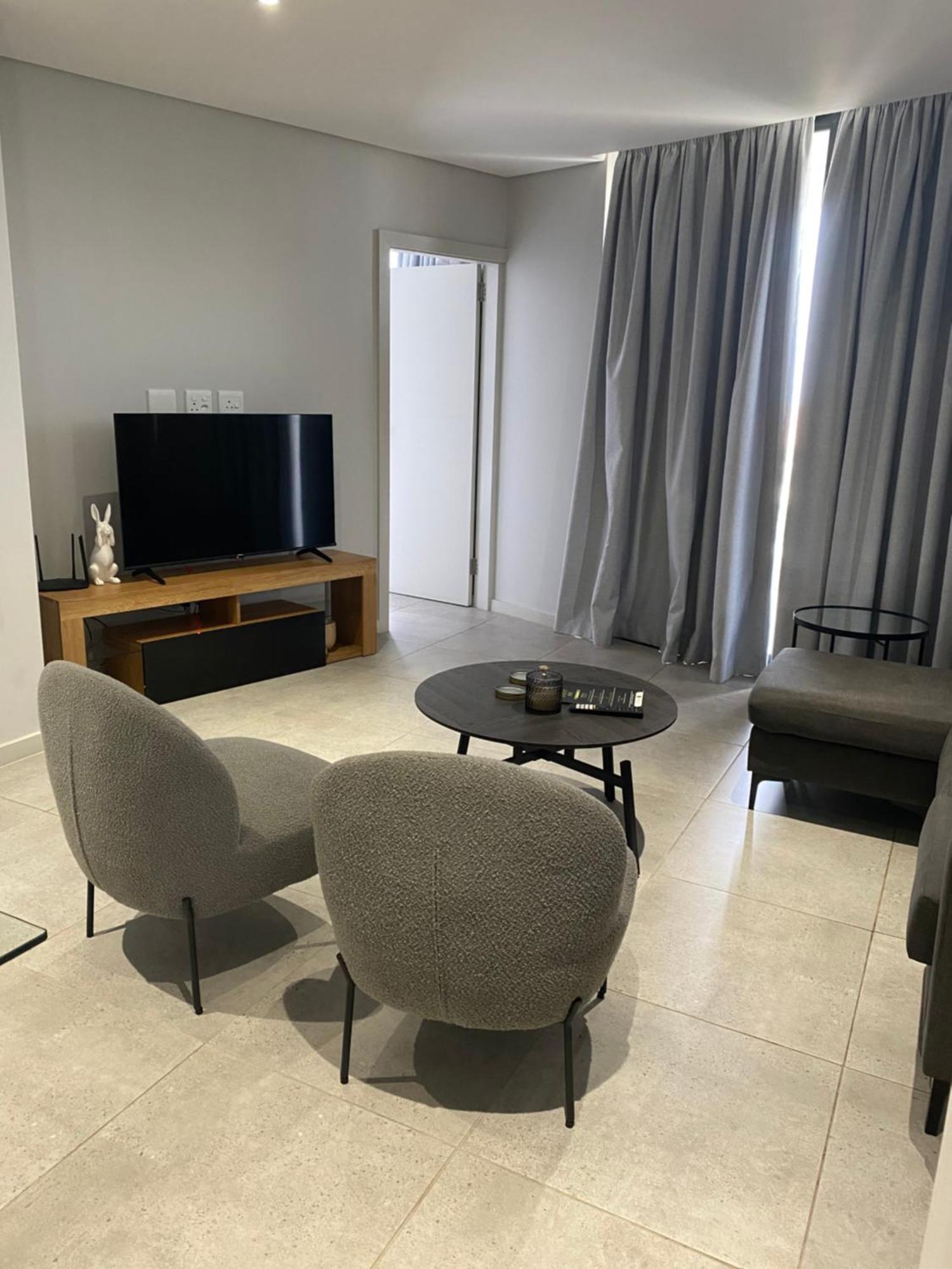 Glorystar 2six2 Florida Road Apartment *