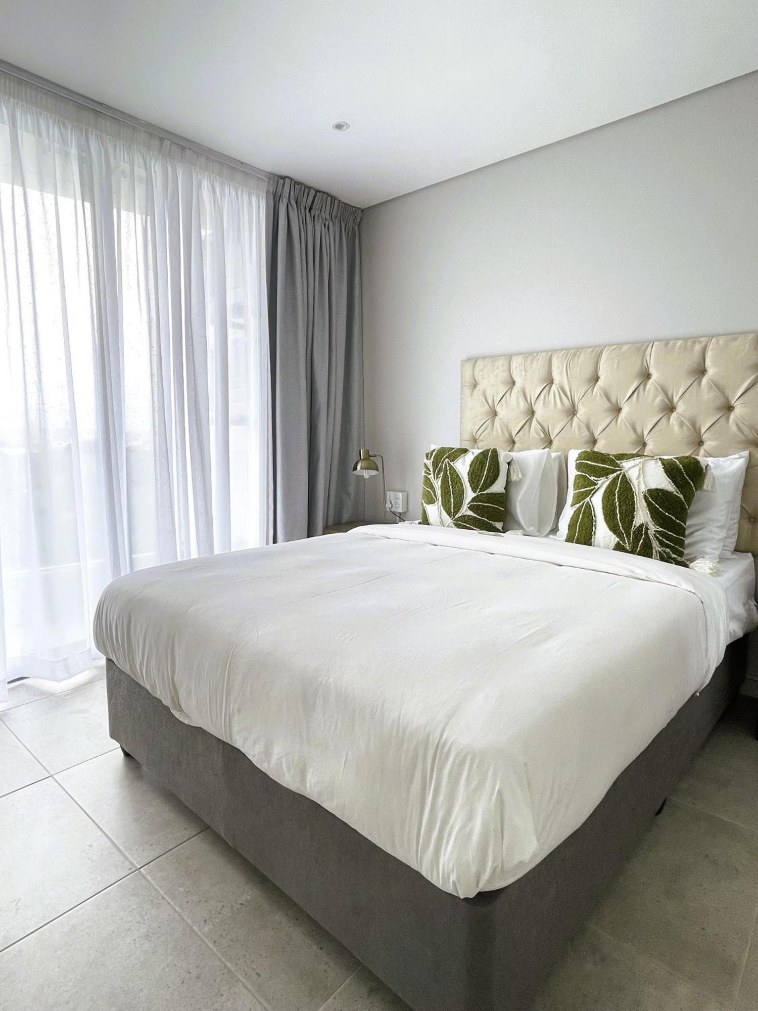 Glorystar 2six2 Florida Road Apartment