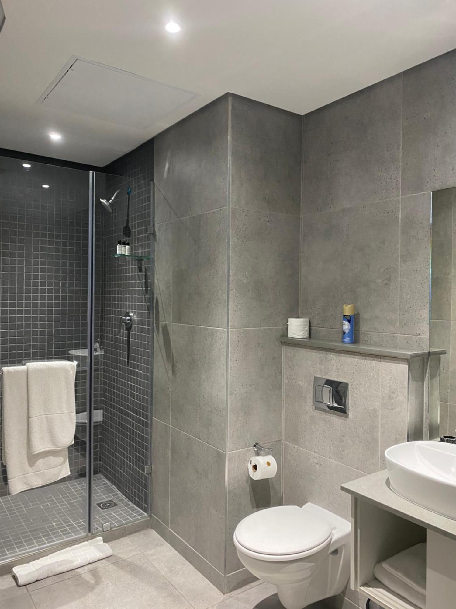 Glorystar 2six2 Florida Road Apartment
